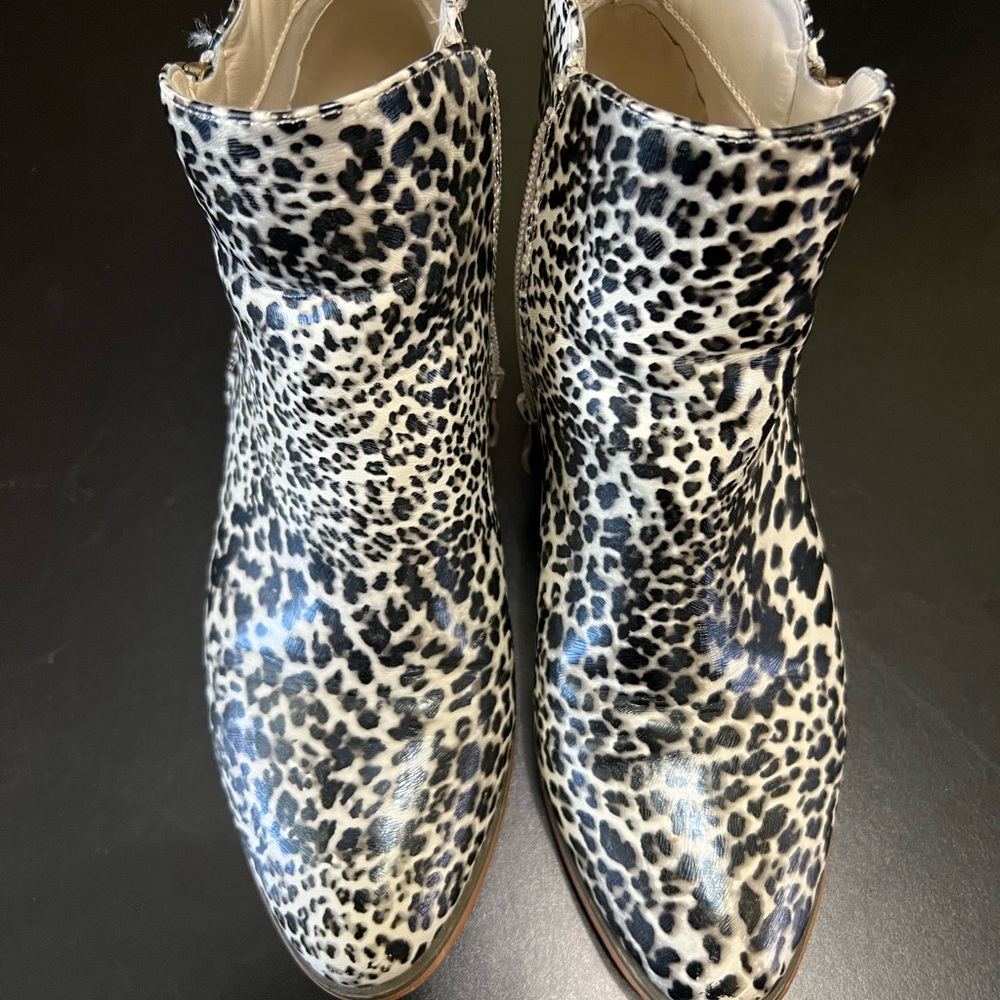 Source Unknown Black and White Ankle Boots